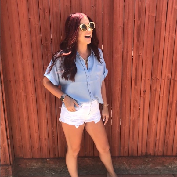 ✨ Final Price- Baby Blue Cropped Button Up Top - Picture 3 of 4